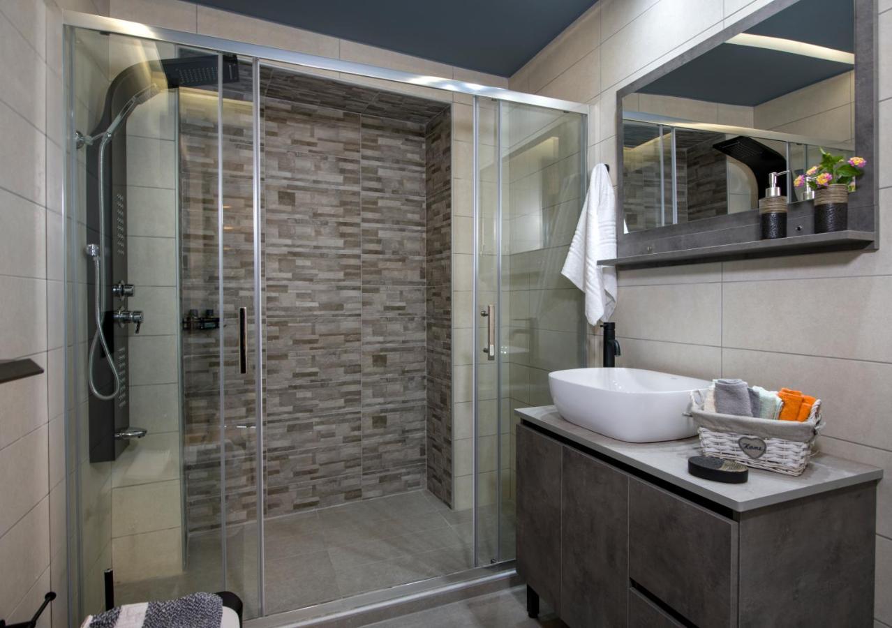 Rena'S Luxury Apartment With Free Private Parking La Canea Esterno foto